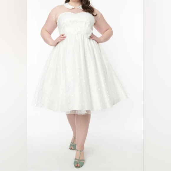 Unique Vintage Irradescent Bridal Sweetheart Dress - Picture 2 of 7